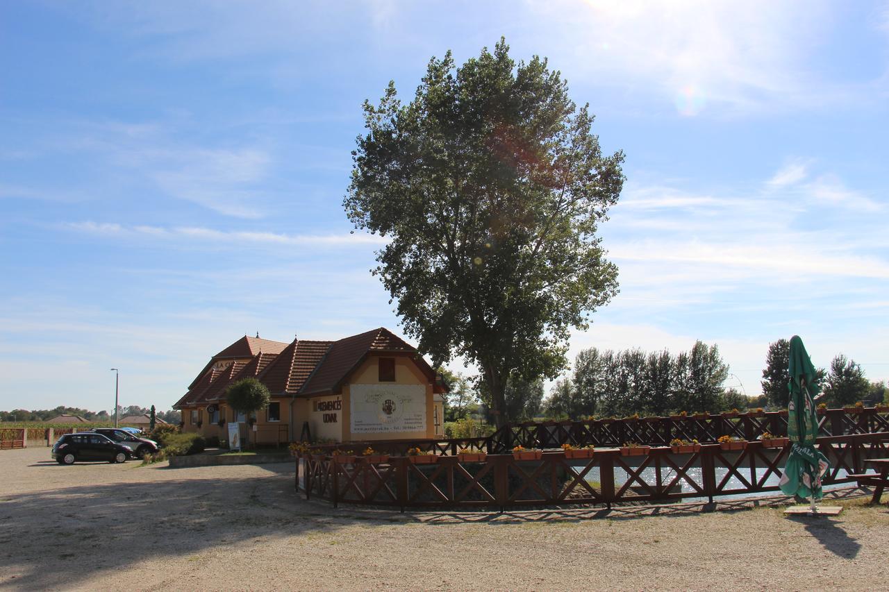 Bed and Breakfast La Curia Panzio Dunaszeg Exteriér fotografie